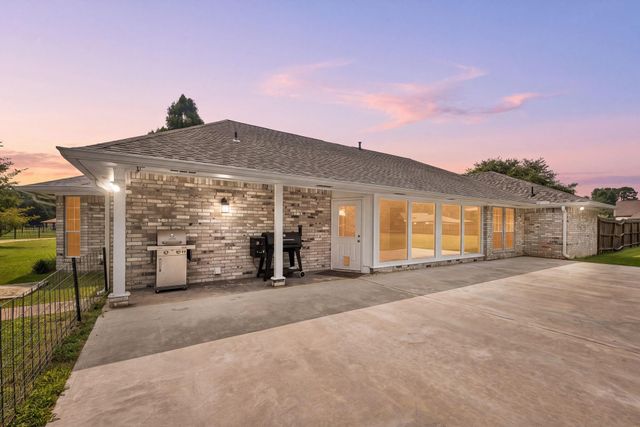 141 County Road 2209 S, Cleveland, TX 77327