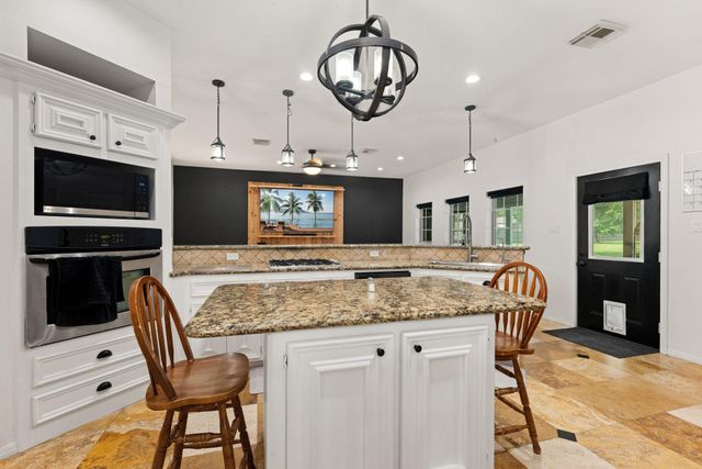 141 County Road 2209 S, Cleveland, TX 77327
