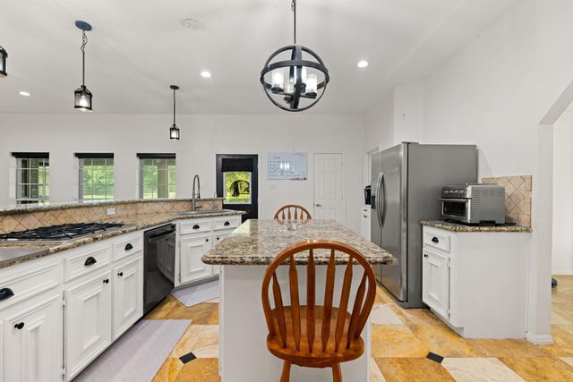 141 County Road 2209 S, Cleveland, TX 77327