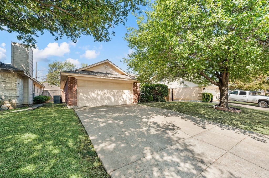 5645 Cancun Drive, North Richland Hills, TX 76180 — photo 2