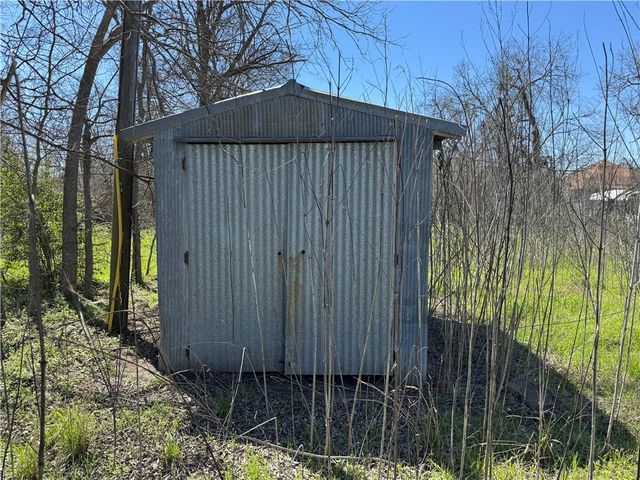 405 S 7th Street, Lott, TX 76656