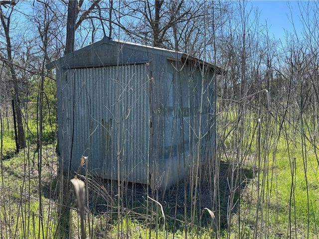 405 S 7th Street, Lott, TX 76656