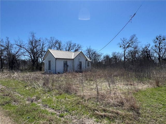 405 S 7th Street, Lott, TX 76656