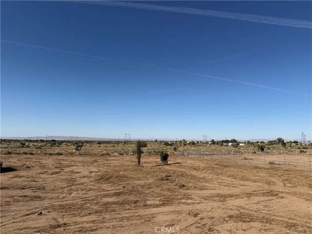 5824 White Fox Trl, Phelan, CA 92371