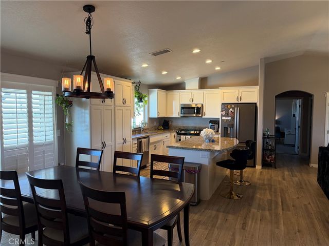 5824 White Fox Trl, Phelan, CA 92371