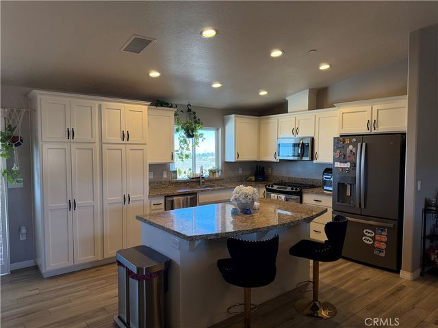 5824 White Fox Trl, Phelan, CA 92371