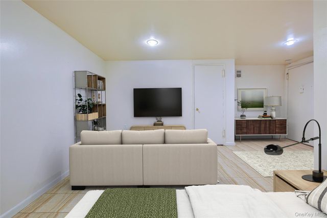 25 Burns Street 1A, Forest Hills, NY 11375