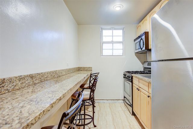 25 Burns Street 1A, Forest Hills, NY 11375