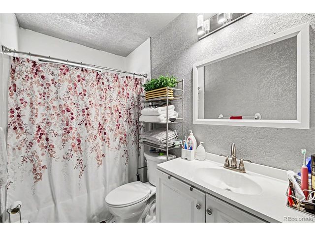 5534 Xanadu St, Denver, CO 80239