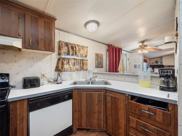 2525 Hugo RD, San Marcos, TX 78666