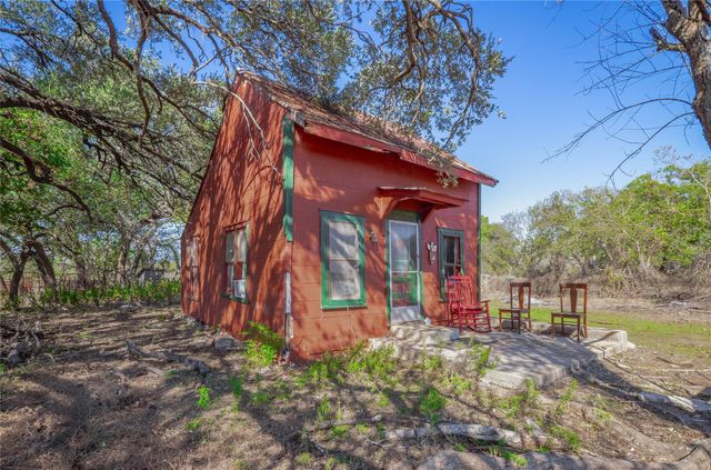 2525 Hugo RD, San Marcos, TX 78666