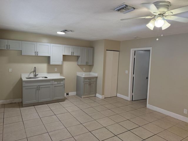 1133 NW 7th Avenue 2, Fort Lauderdale, FL 33311