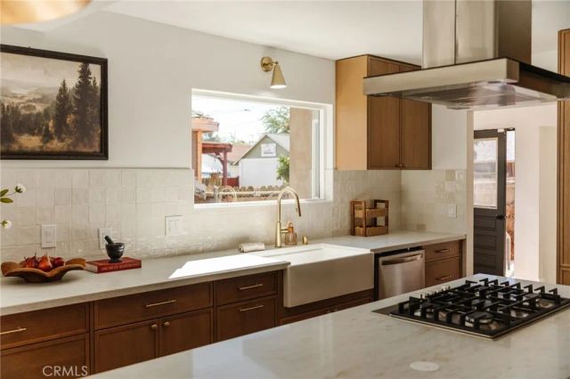 5145 6th, Los Angeles, CA 90043