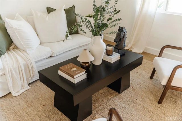 5145 6th, Los Angeles, CA 90043