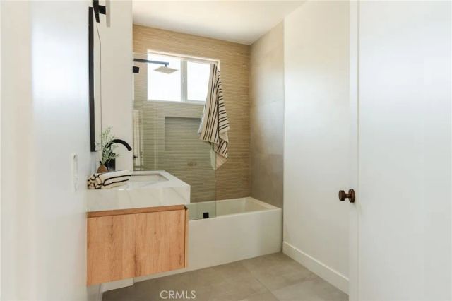 5145 6th, Los Angeles, CA 90043