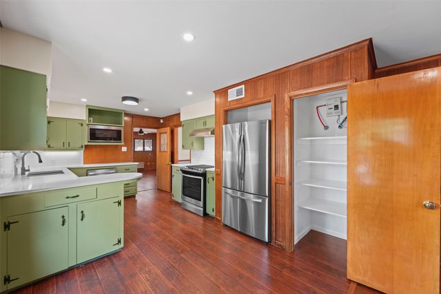 223 N Crest Street, Lancaster, TX 75146