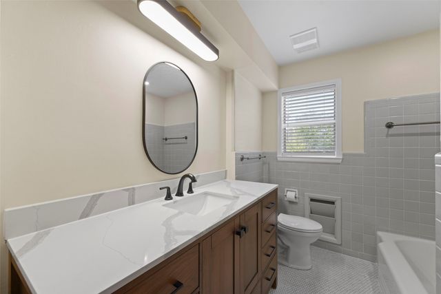 223 N Crest Street, Lancaster, TX 75146