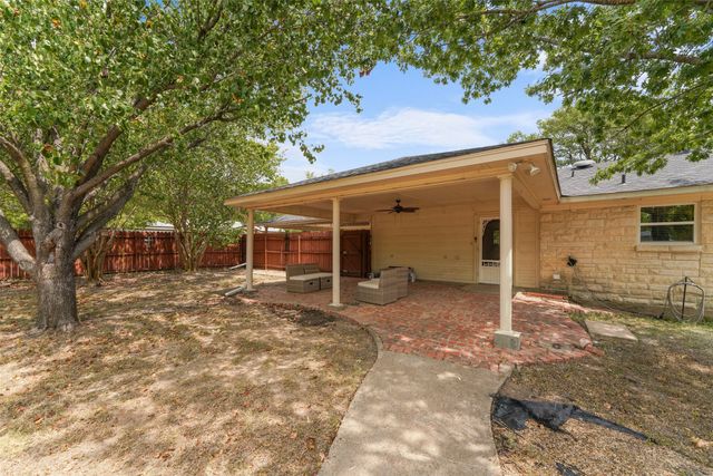 223 N Crest Street, Lancaster, TX 75146