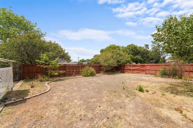 223 N Crest Street, Lancaster, TX 75146