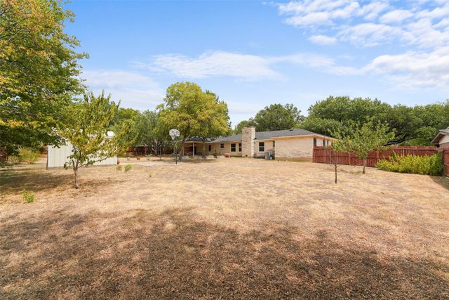 223 N Crest Street, Lancaster, TX 75146