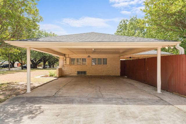 223 N Crest Street, Lancaster, TX 75146