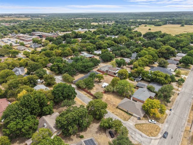 223 N Crest Street, Lancaster, TX 75146