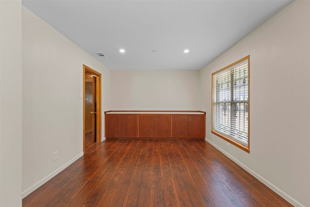 223 N Crest Street, Lancaster, TX 75146