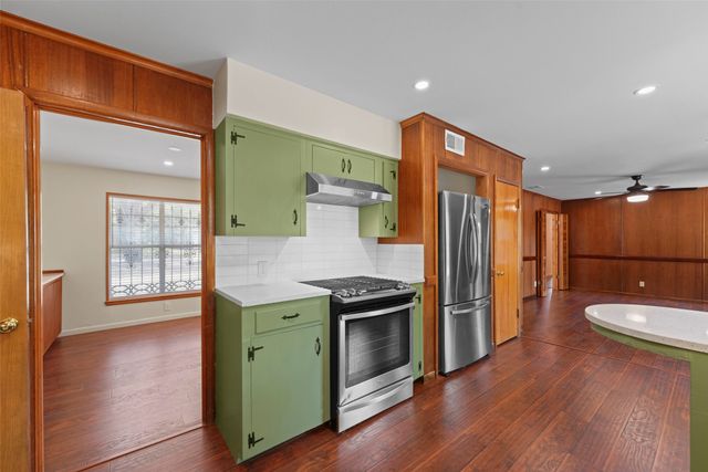 223 N Crest Street, Lancaster, TX 75146
