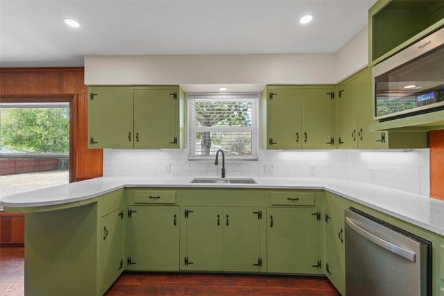 223 N Crest Street, Lancaster, TX 75146