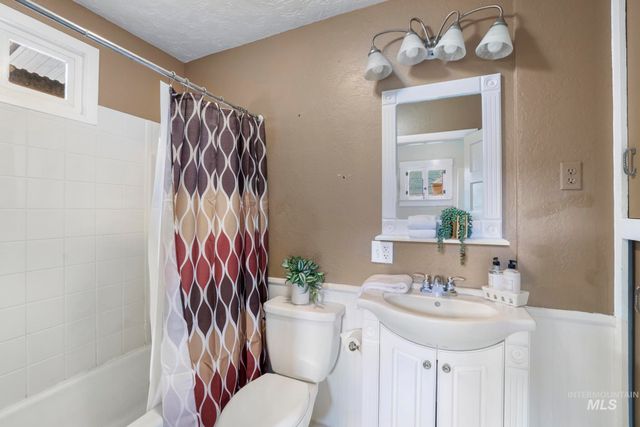 145 9th Ave N, Twin Falls, ID 83301
