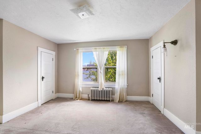 145 9th Ave N, Twin Falls, ID 83301