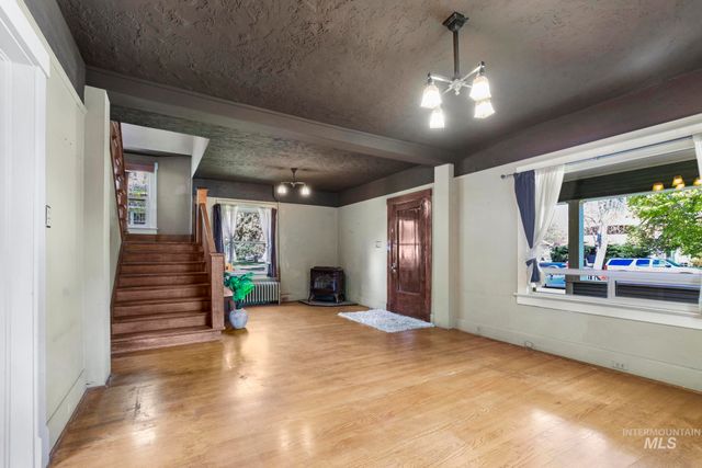 145 9th Ave N, Twin Falls, ID 83301