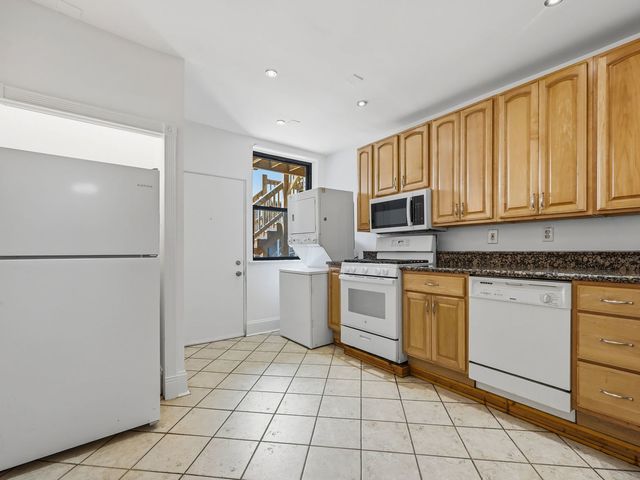 1227 E Hyde Park Boulevard 2, Chicago, IL 60615