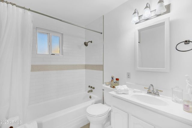 5480 E AKRON Street, Mesa, AZ 85205