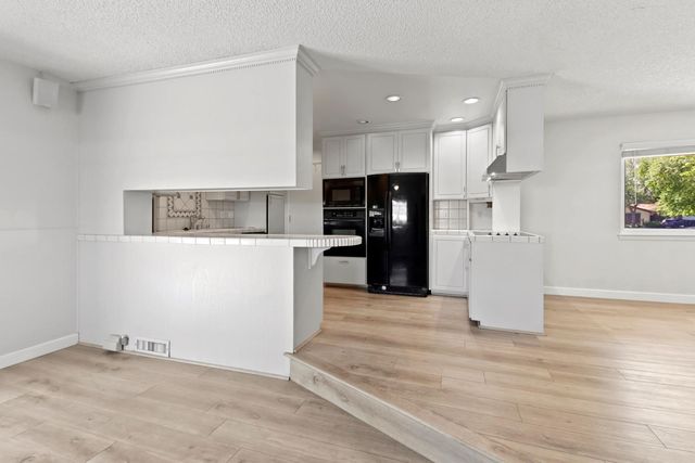 122 Harber Ct, Sacramento, CA 95864