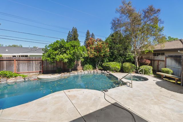 122 Harber Ct, Sacramento, CA 95864