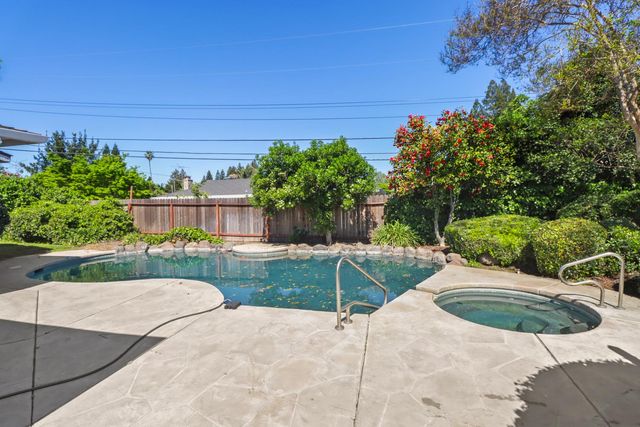 122 Harber Ct, Sacramento, CA 95864