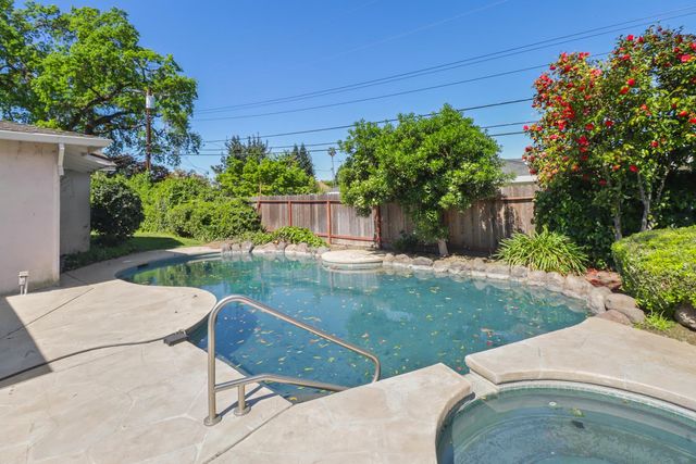 122 Harber Ct, Sacramento, CA 95864