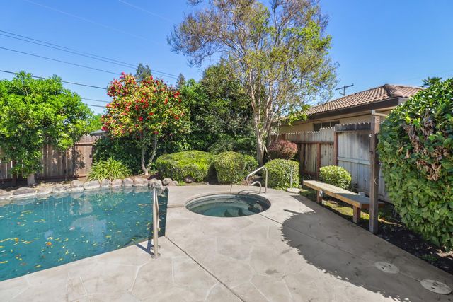 122 Harber Ct, Sacramento, CA 95864