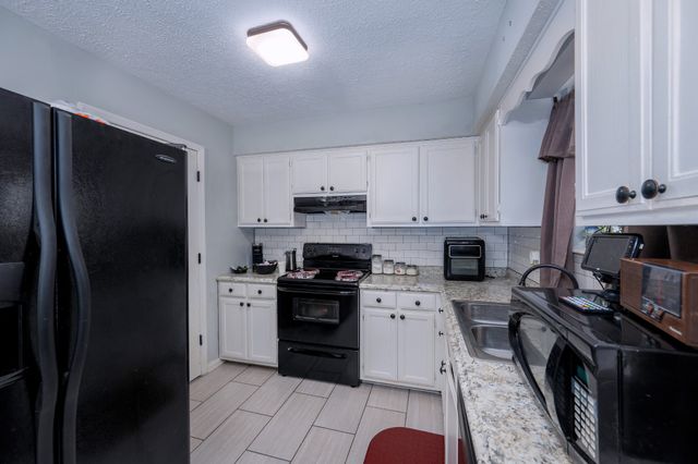 5 Rolling Meadows Dr, Goodlettsville, TN 37072