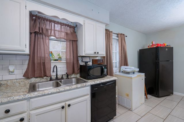 5 Rolling Meadows Dr, Goodlettsville, TN 37072