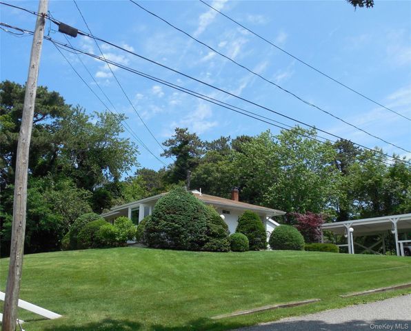3 Wind Mill Lane, Hampton Bays, NY 11946