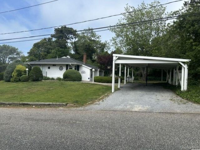 3 Wind Mill Lane, Hampton Bays, NY 11946