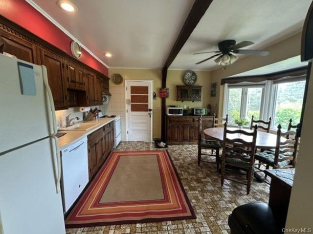3 Wind Mill Lane, Hampton Bays, NY 11946