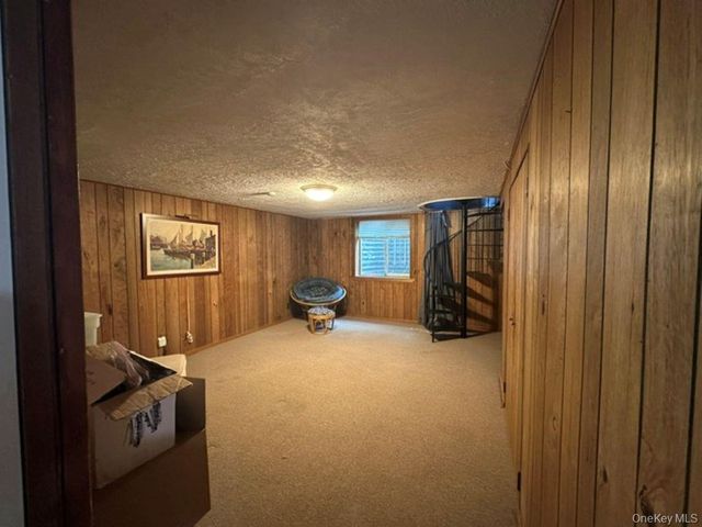 3 Wind Mill Lane, Hampton Bays, NY 11946