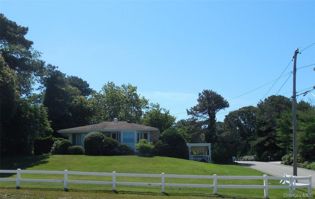 3 Wind Mill Lane, Hampton Bays, NY 11946