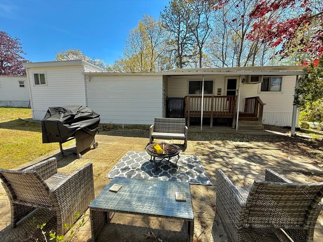 37 Grouse Dr, Chicopee, MA 01020