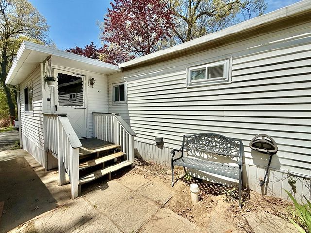 37 Grouse Dr, Chicopee, MA 01020