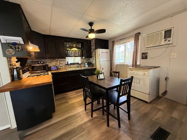 37 Grouse Dr, Chicopee, MA 01020