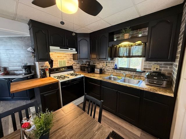 37 Grouse Dr, Chicopee, MA 01020